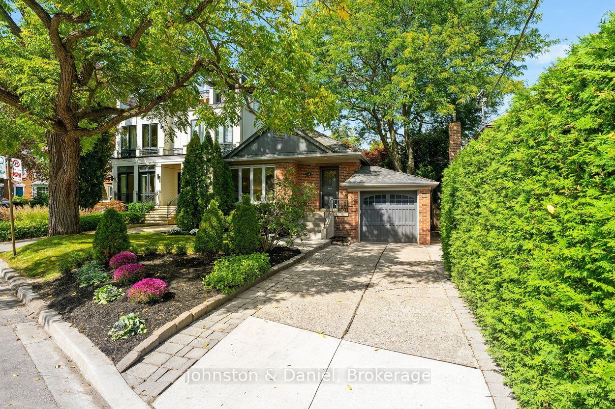 4 Lyndhurst Court
