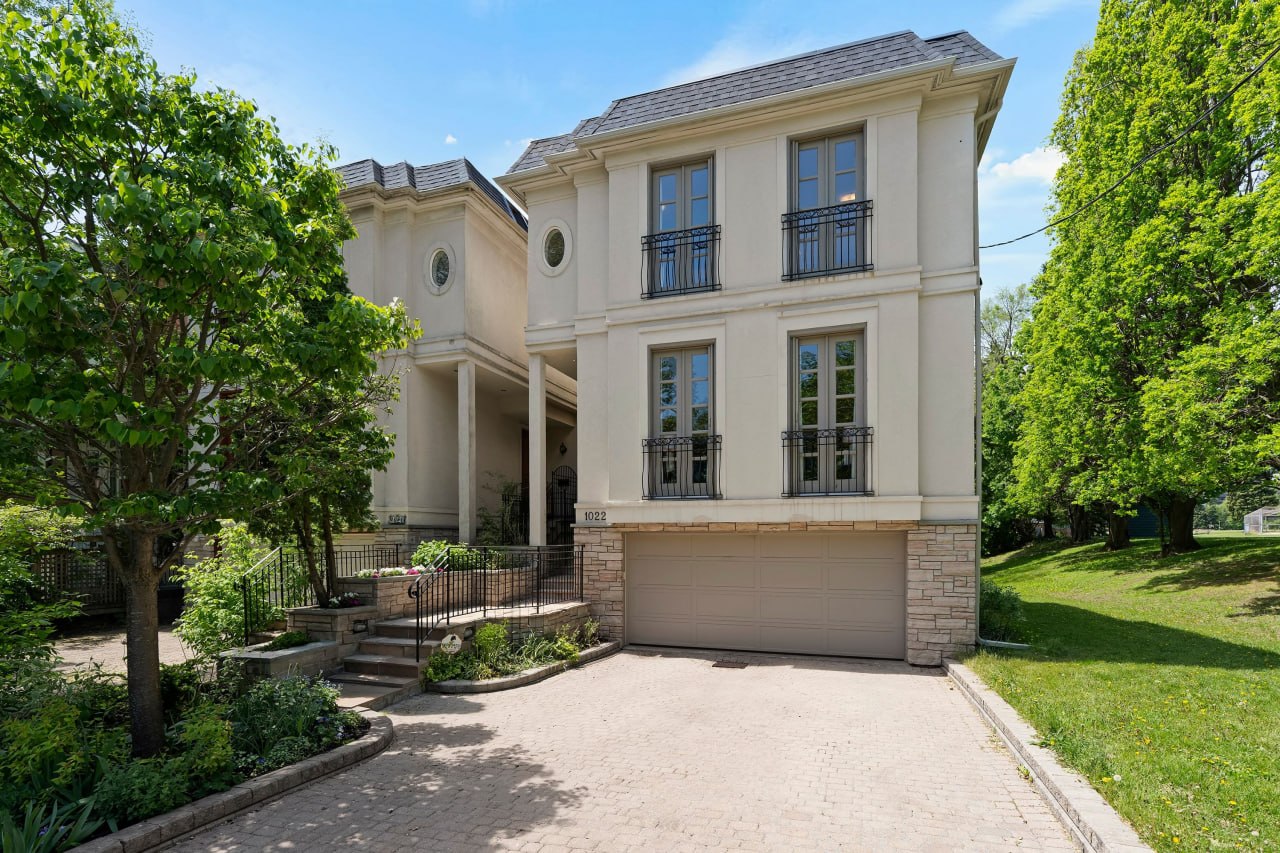 1022 Spadina Road